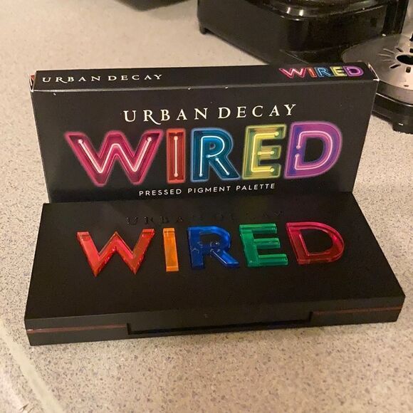 HPđ„° Urban Decay WIRED eye,âface,âbodyâpalette - Picture 2 of 7